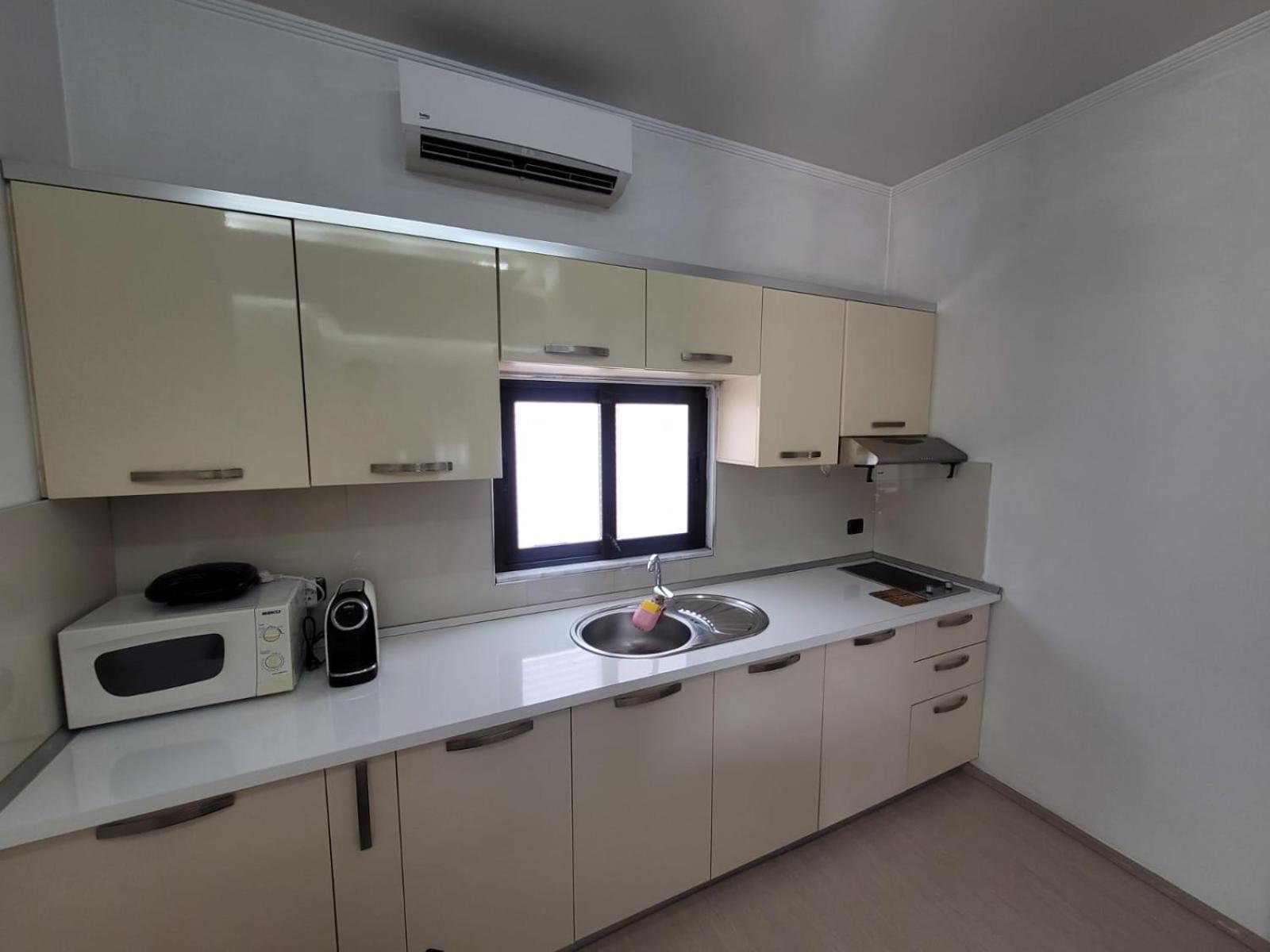 An Apartment With Fireplace 地拉那 外观 照片
