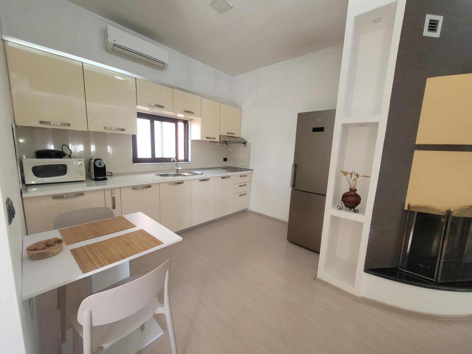 An Apartment With Fireplace 地拉那 外观 照片