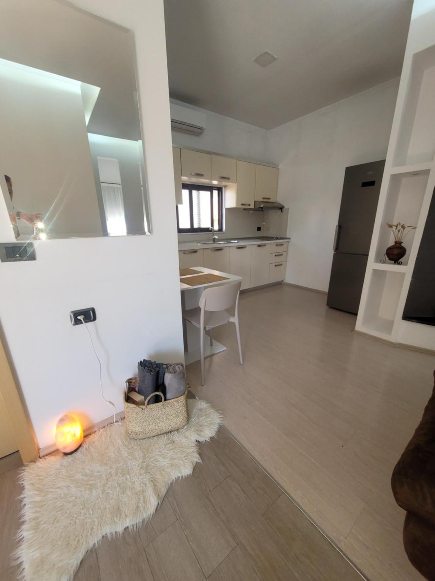 An Apartment With Fireplace 地拉那 外观 照片